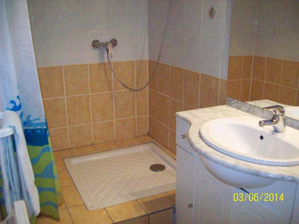Le Relais Des Blaches Hotel Pierrelatte Room photo